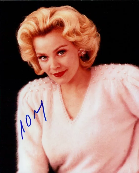 Gail O'Grady autograph