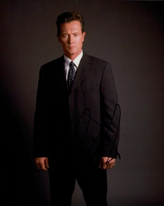 Robert Patrick autograph