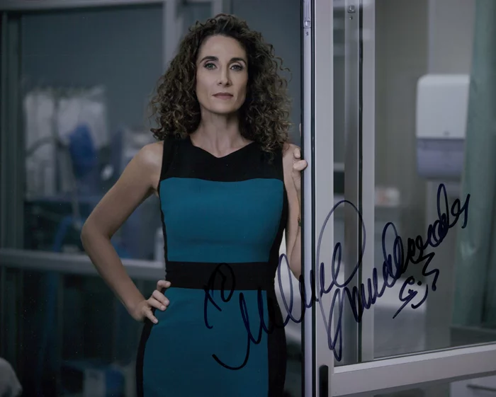 Melina Kanakaredes autograph