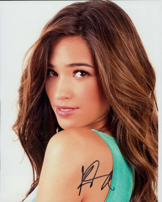 Kelsey Chow autograph