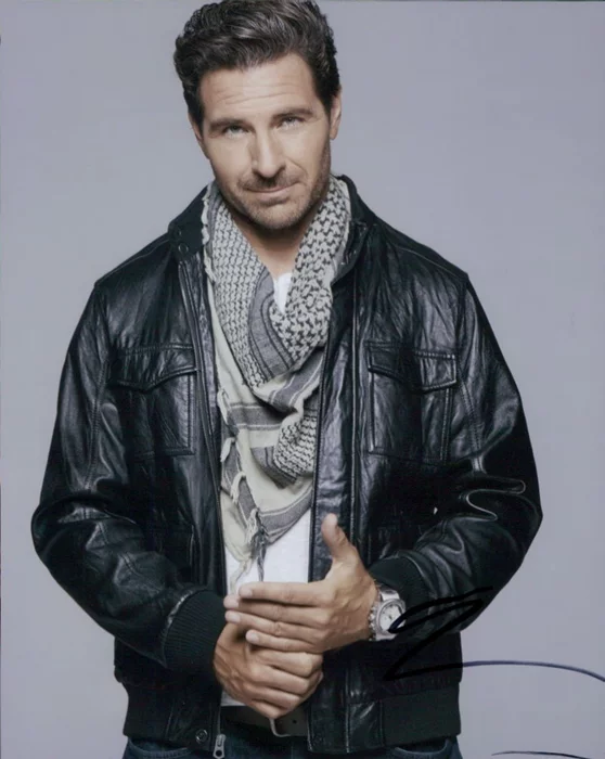 Ed Quinn autograph