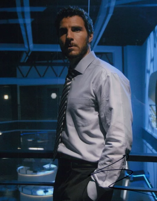 Ed Quinn autograph