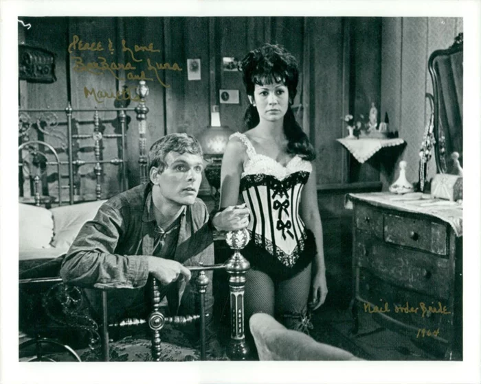 Barbara Luna autograph