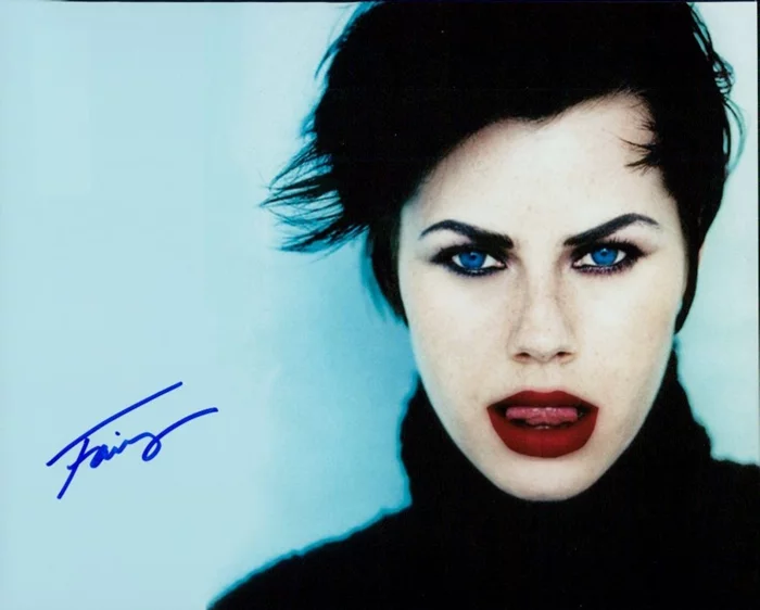 Fairuza Balk autograph