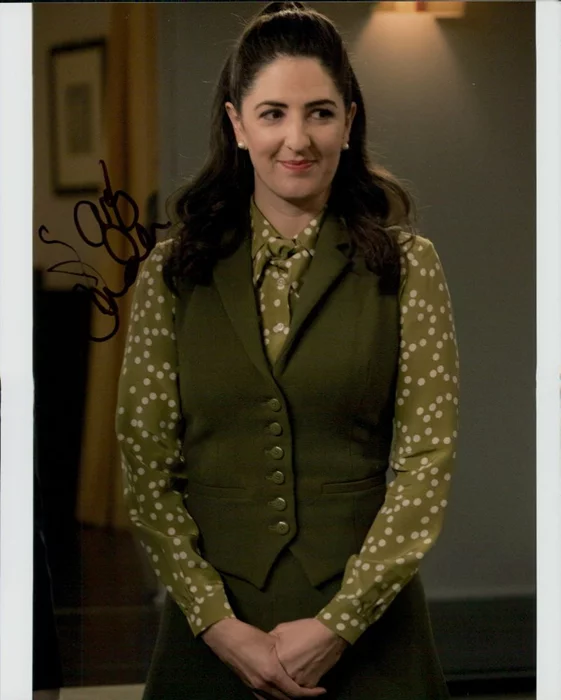 D�Arcy Carden autograph