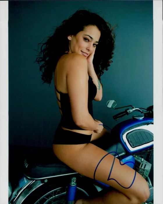 Natalie Martinez autograph