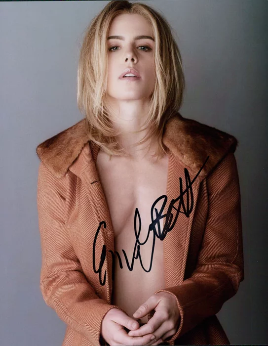 Emily Bett Rickards autograph
