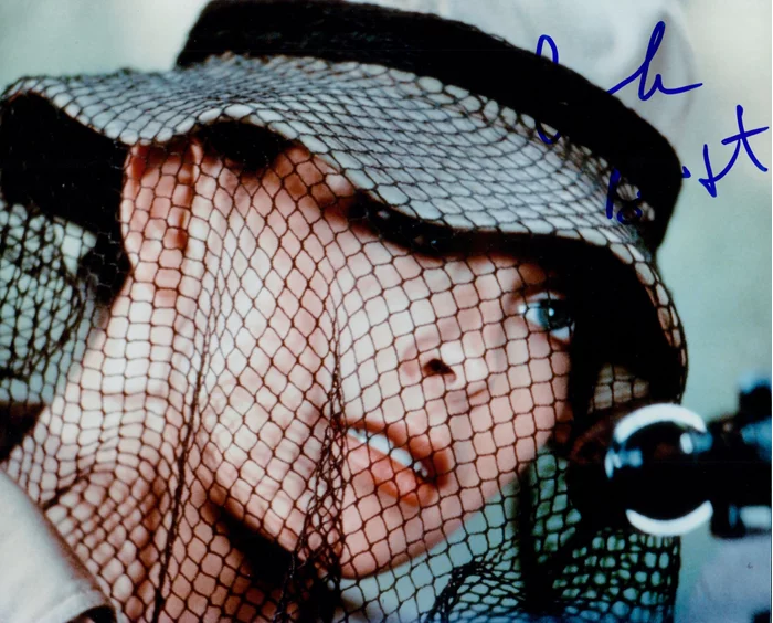 Carole Bouquet autograph