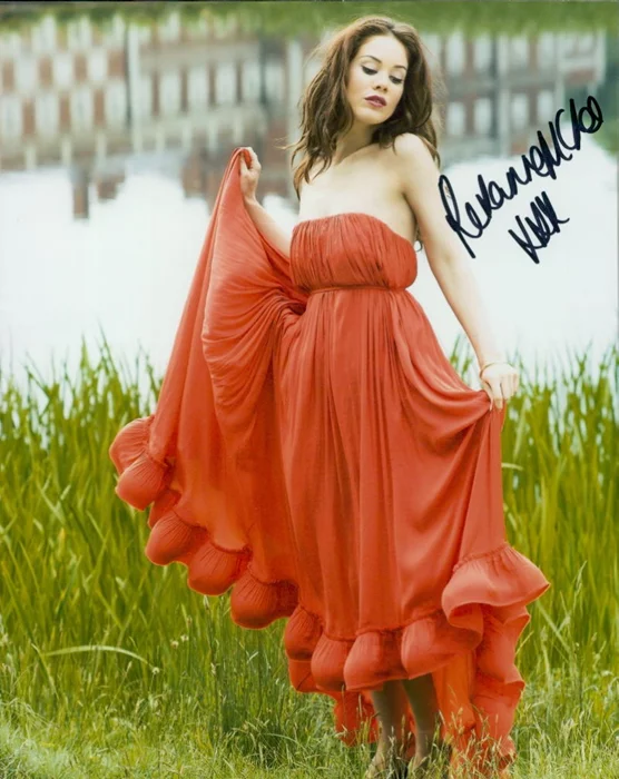 Roxanne McKee autograph