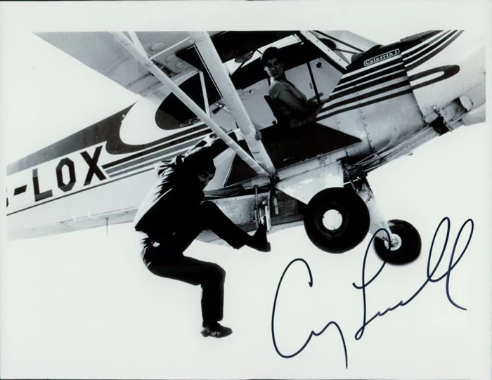 Carey Lowell autograph