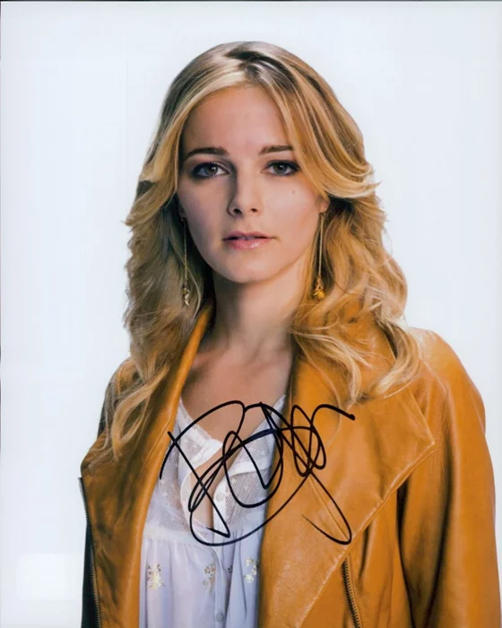 Bojana  Novakovic autograph