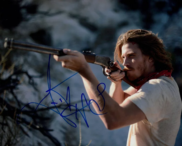Garrett Hedlund autograph