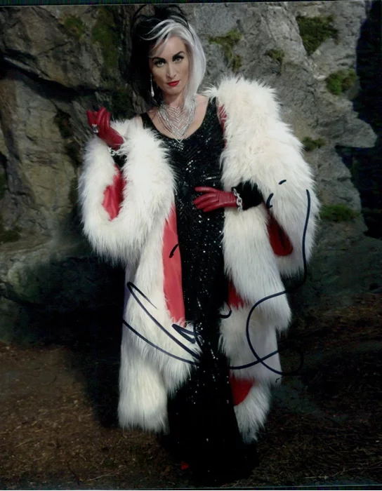 Victoria Smurfit autograph