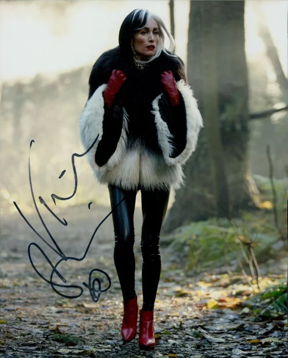 Victoria Smurfit autograph