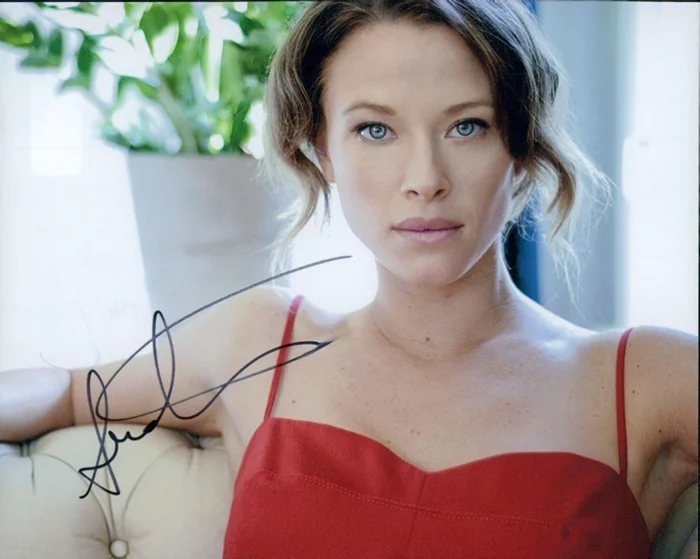 Scottie Thompson autograph