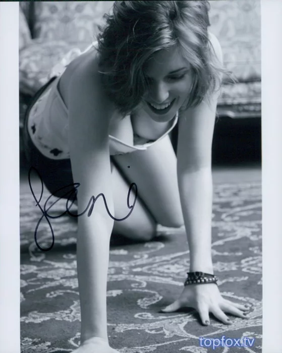 Dani Thorne autograph