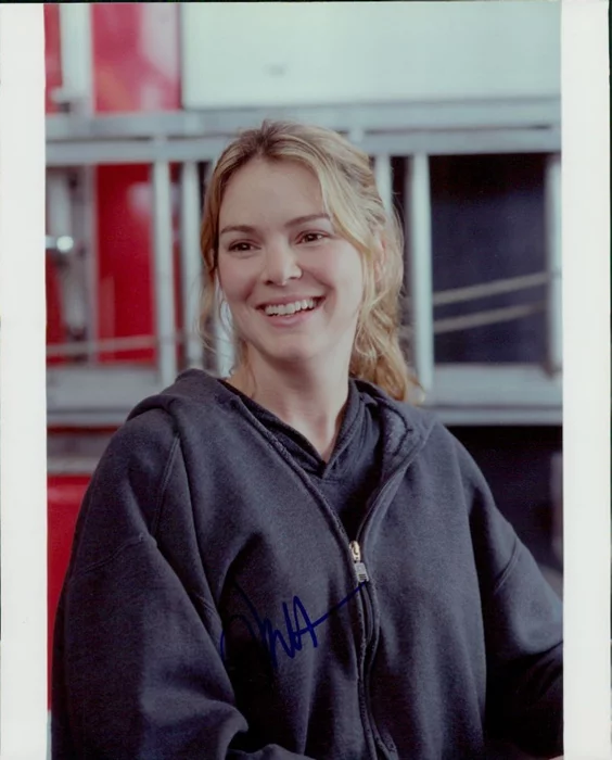Jacinda Barrett autograph