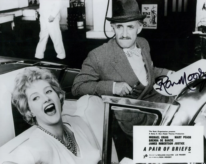 Ron Moody autograph