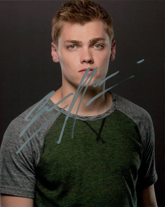 Levi Meaden autograph
