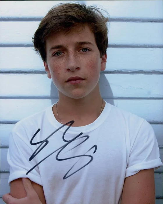 Skyler Gisondo autograph
