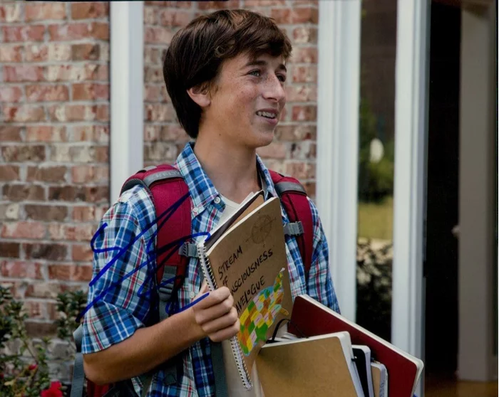 Skyler Gisondo autograph