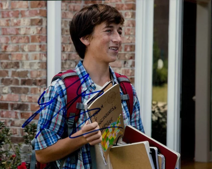 Skyler Gisondo autograph