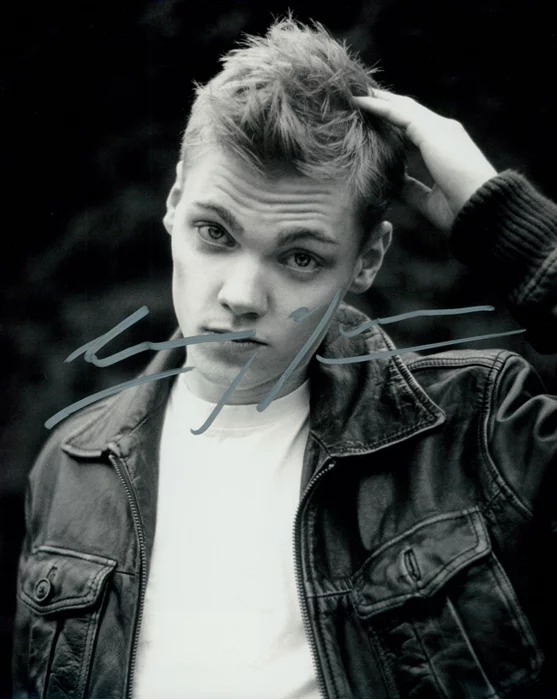 Levi Meaden autograph