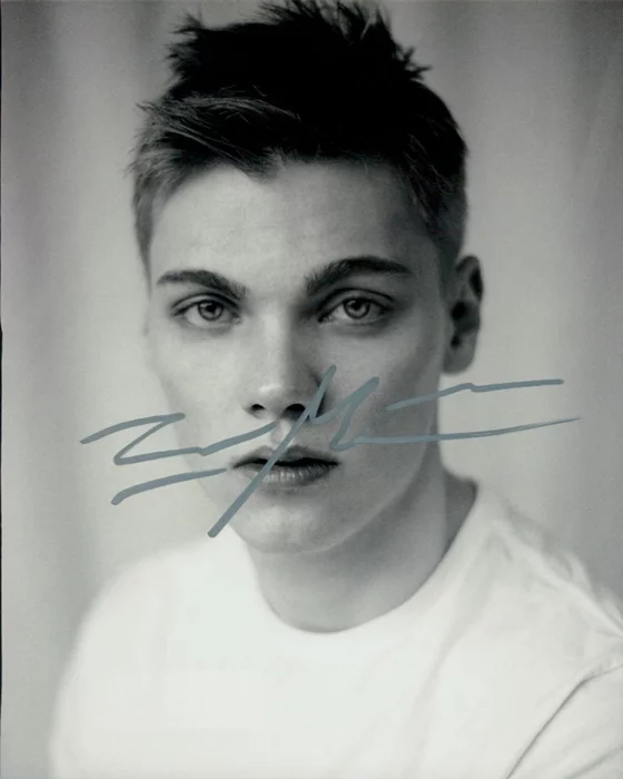 Levi Meaden autograph