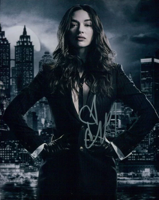 Crystal Reed autograph