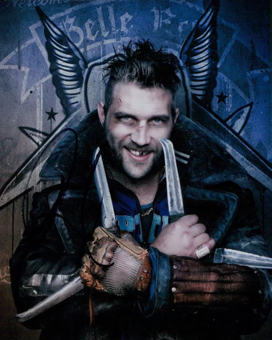 Jai Courtney autograph