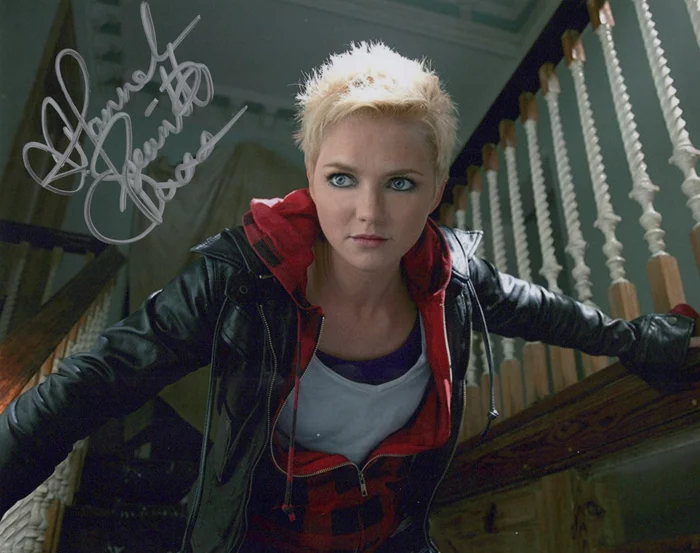Hannah Spearritt autograph