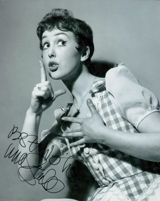 Una Stubbs autograph