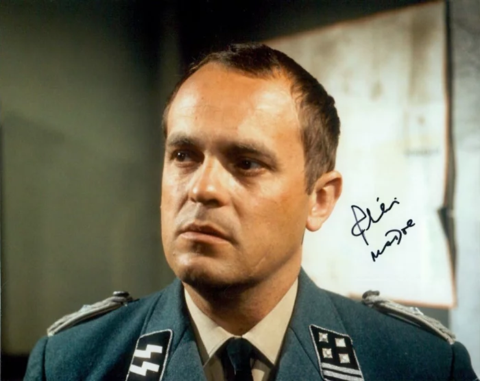 Philip Madoc autograph