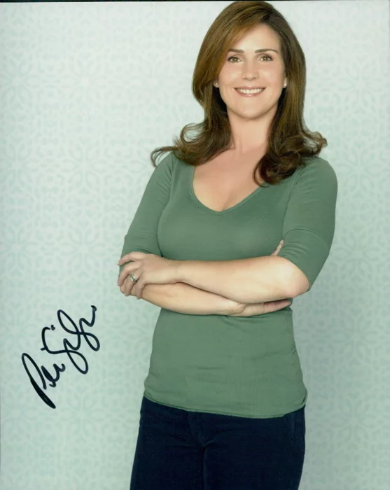 Peri Gilpin autograph