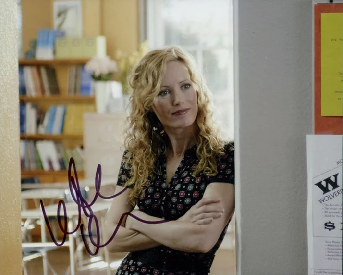 Leslie Mann autograph