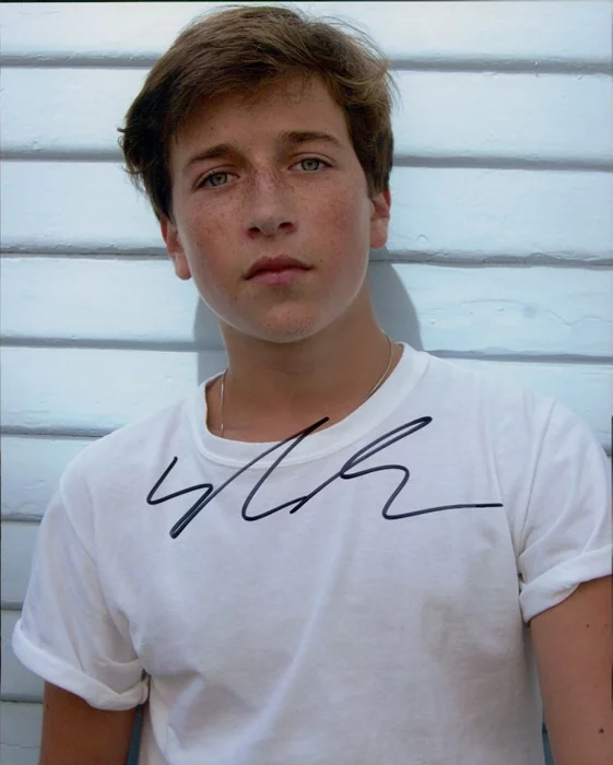 Skyler Gisondo autograph