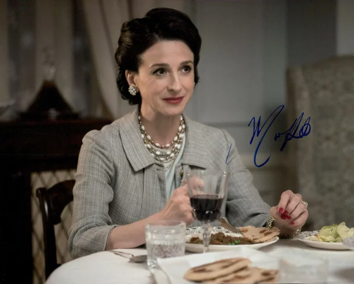 Marin Hinkle autograph