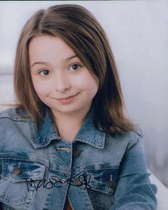 Maddie Dixon-Poirier autograph