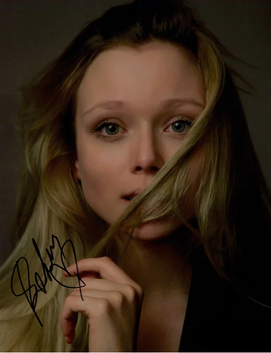 Ivanna Sakhno autograph
