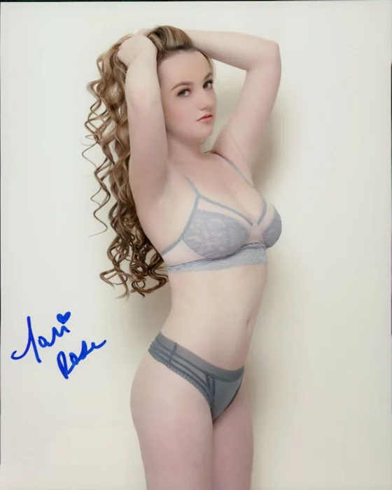 Tori Rose autograph