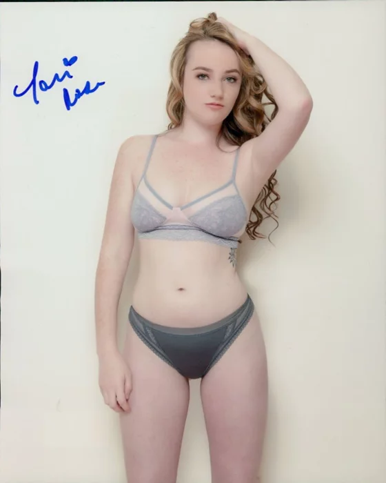 Tori Rose autograph