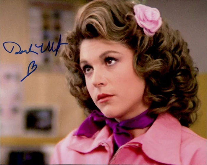 Dinah Manoff autograph