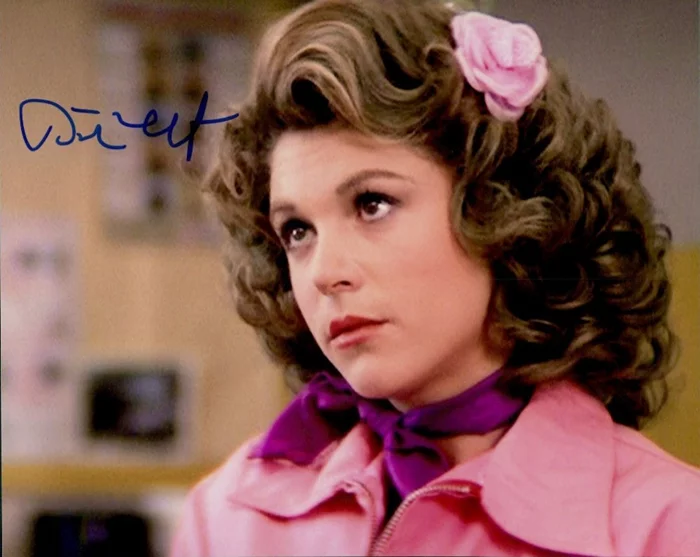 Dinah Manoff autograph