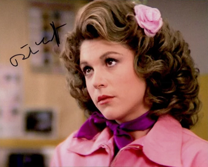 Dinah Manoff autograph