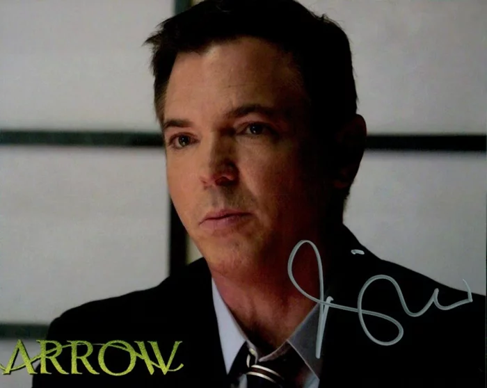 Nicholas Lea autograph