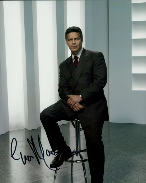 Esai Morales autograph