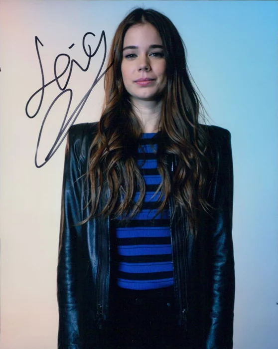 Laia Costa autograph