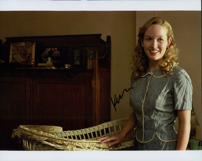 Kelley Jakle autograph