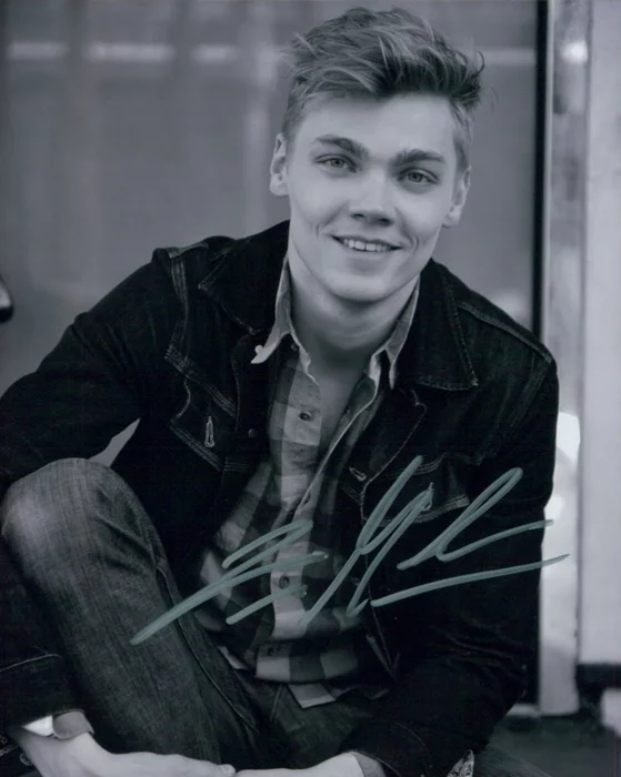 Levi Meaden autograph