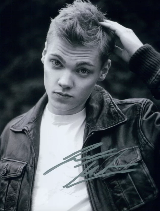 Levi Meaden autograph